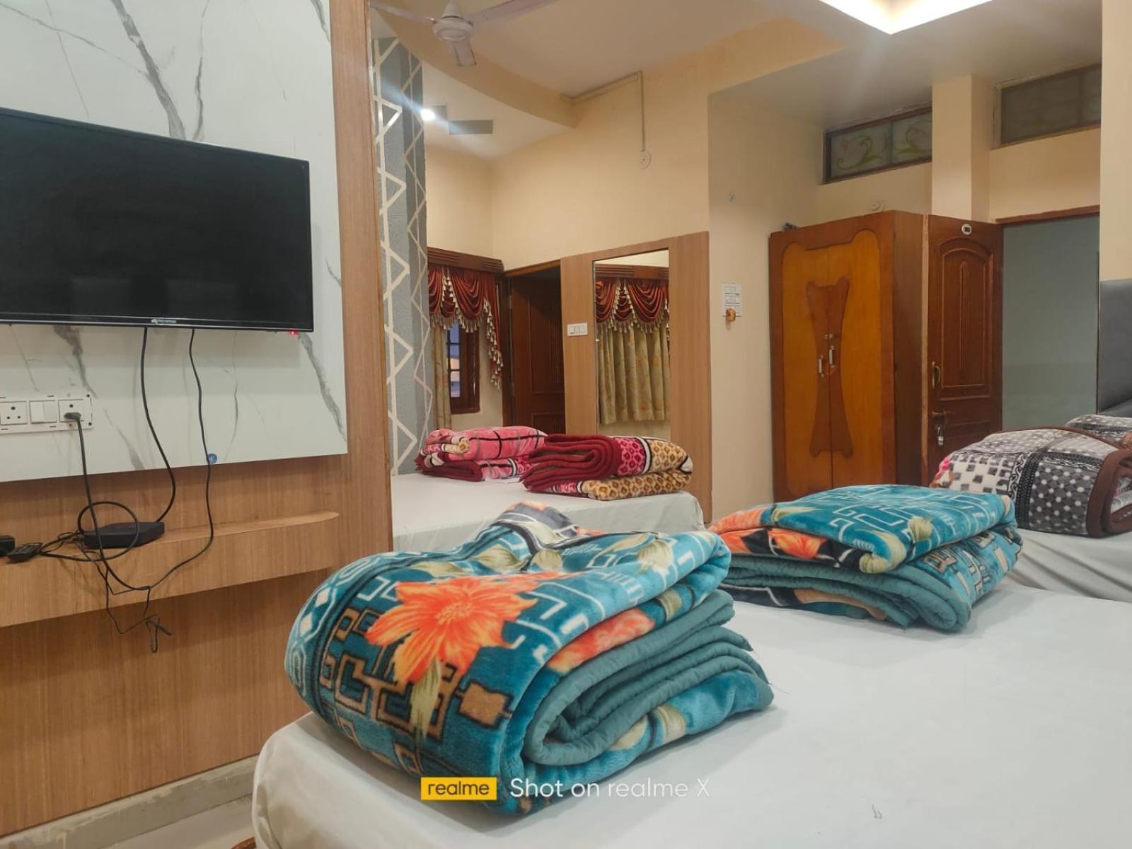Hotel Pleasure Landmark Ujjain Exterior photo