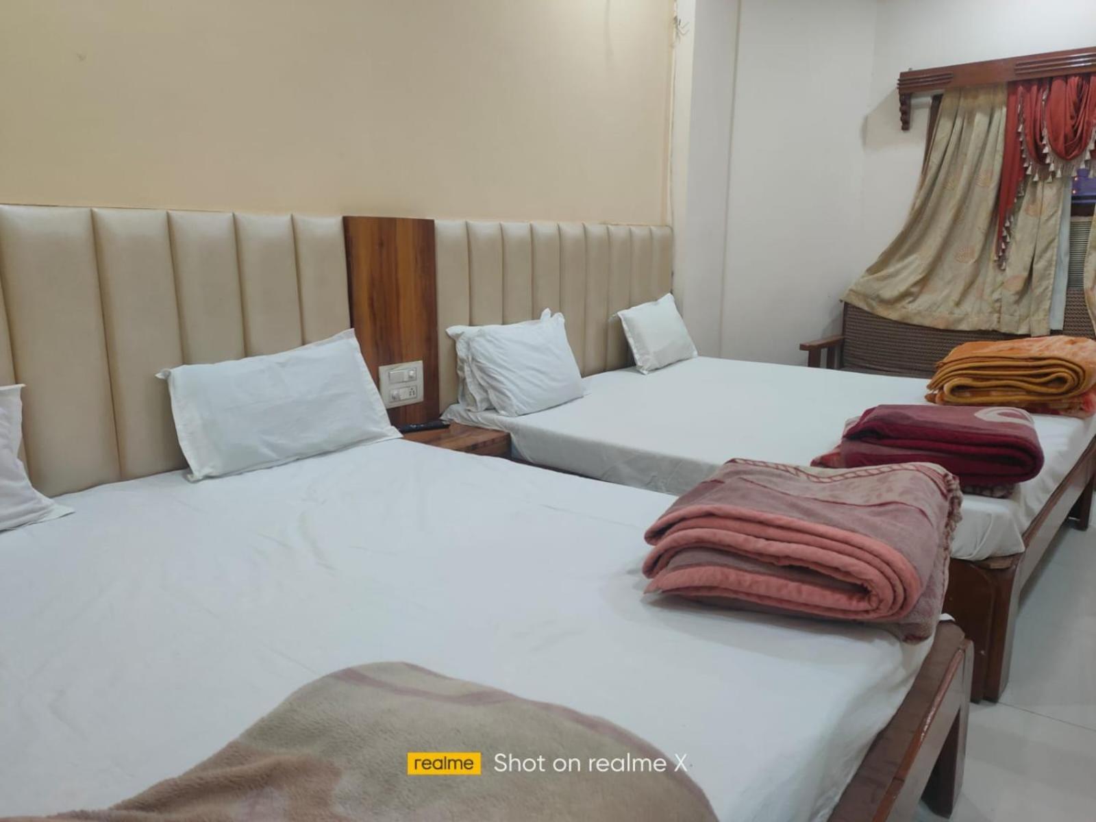 Hotel Pleasure Landmark Ujjain Exterior photo