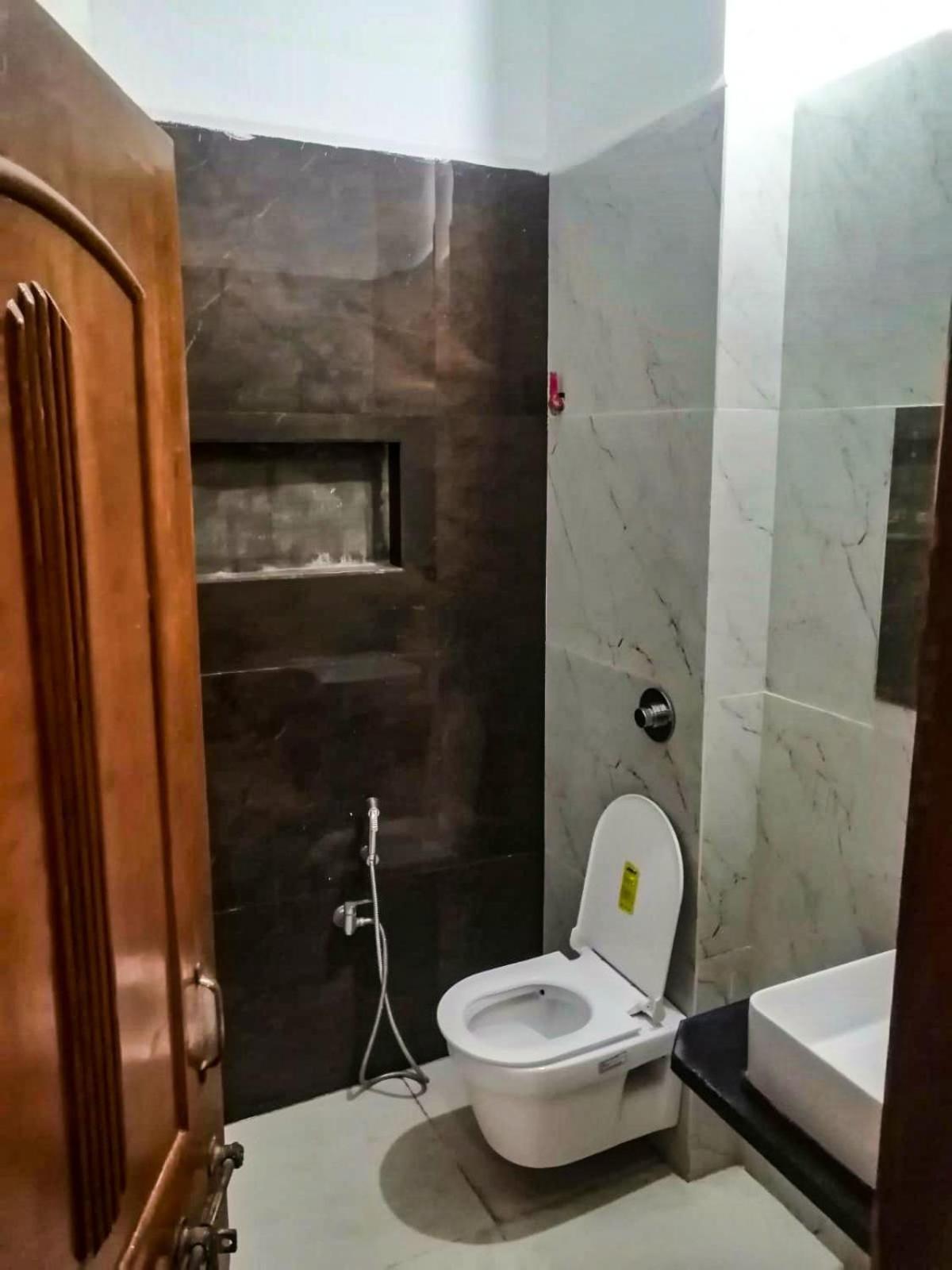 Hotel Pleasure Landmark Ujjain Exterior photo