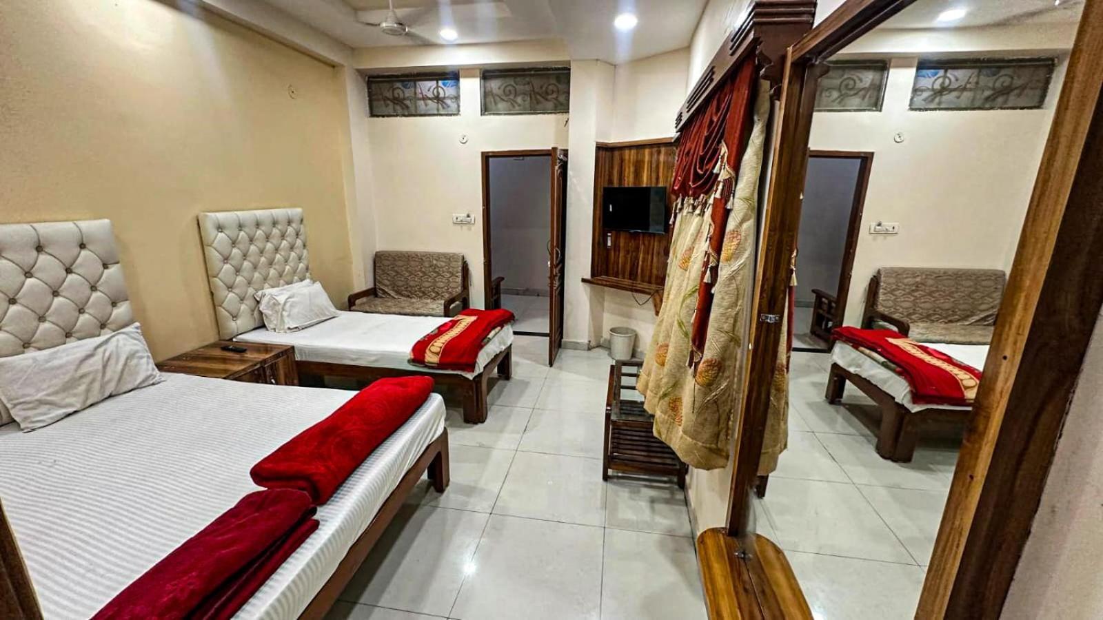 Hotel Pleasure Landmark Ujjain Exterior photo