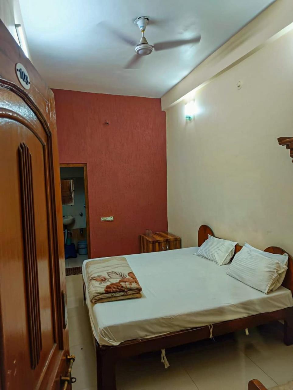 Hotel Pleasure Landmark Ujjain Exterior photo